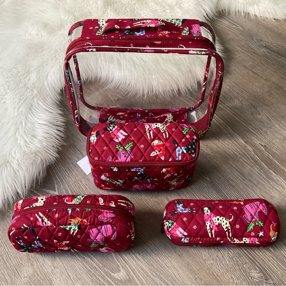 Vera Bradley Handbags - 🐾 VERA BRADLEY Holiday Hounds 4 Piece Cosmetic Set
